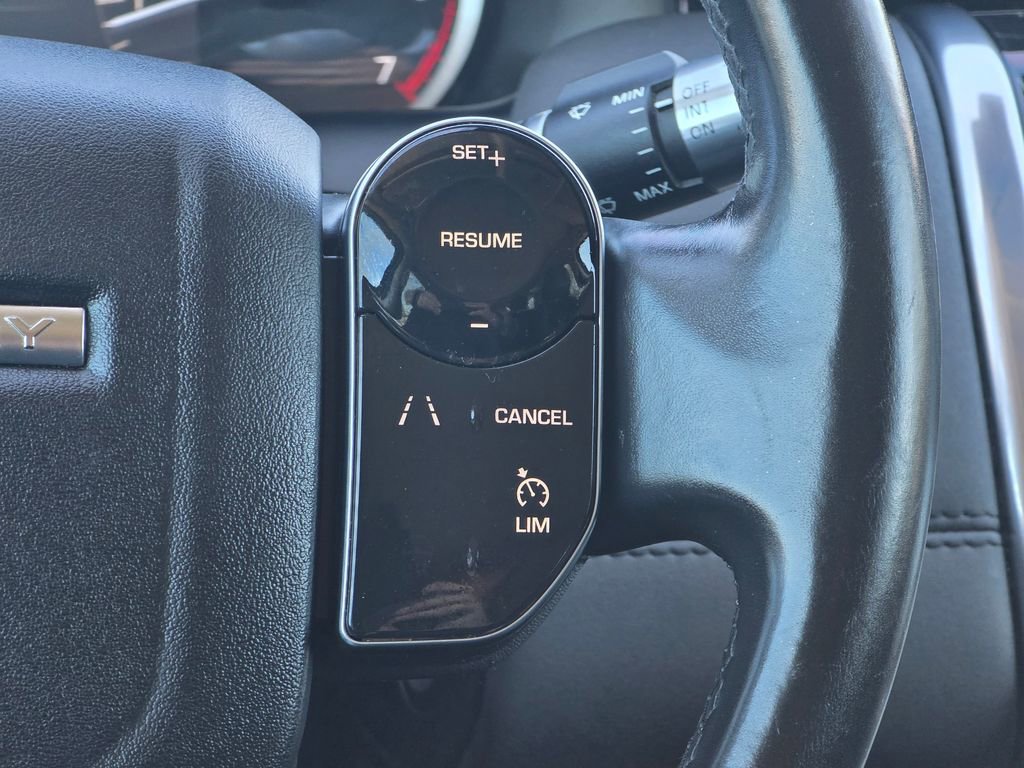 Used 2020 Land Rover Discovery Sport image 18