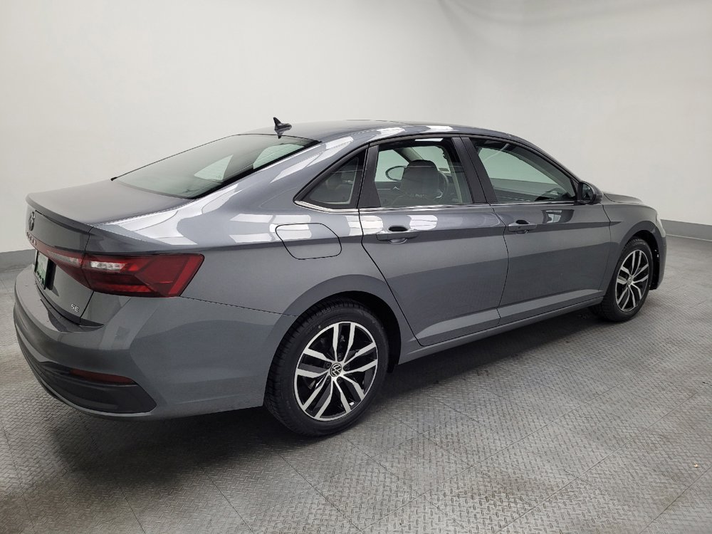 Used 2025 Volkswagen Jetta SE FWD image 10