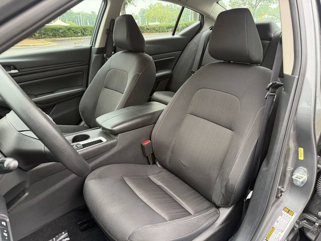 Used 2025 Nissan Altima 2.5 SV FWD image 2