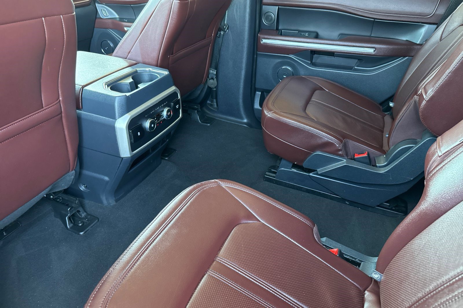 Used 2024 Ford Expedition Limited image 29