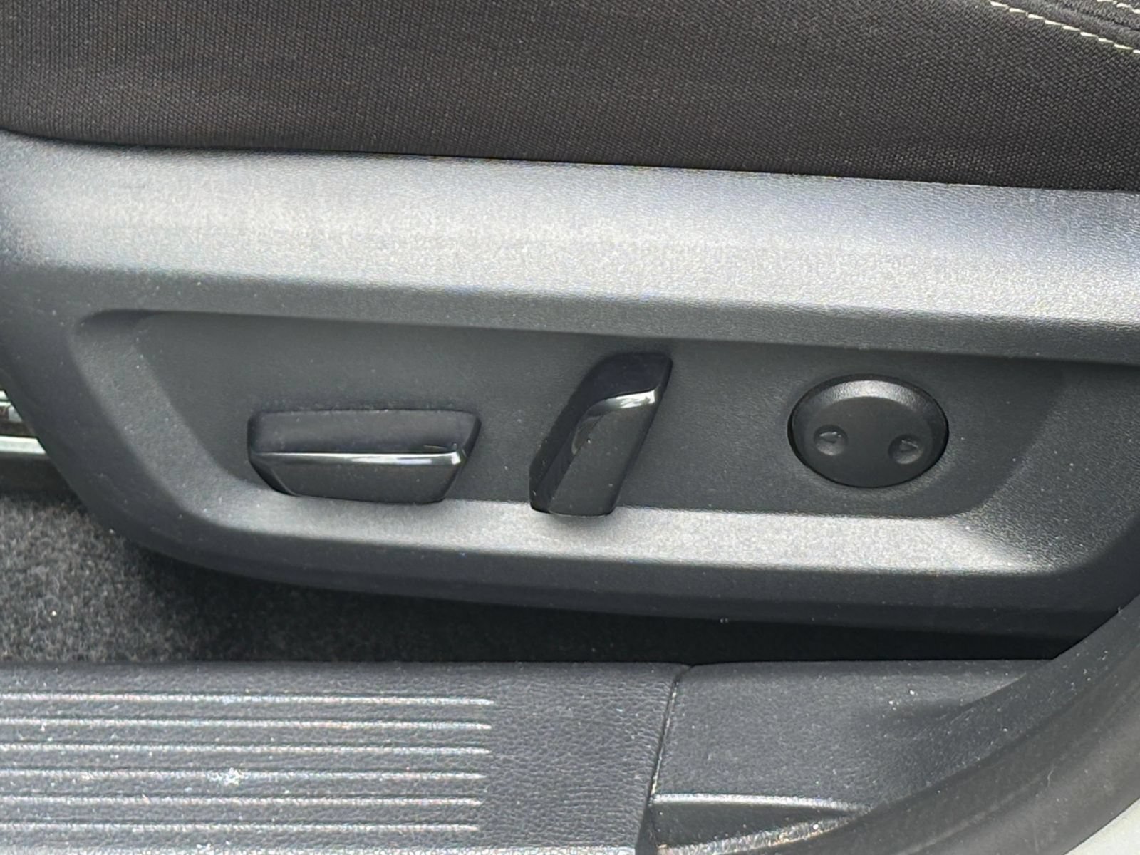 Used 2025 Nissan Rogue SV AWD/4WD image 21