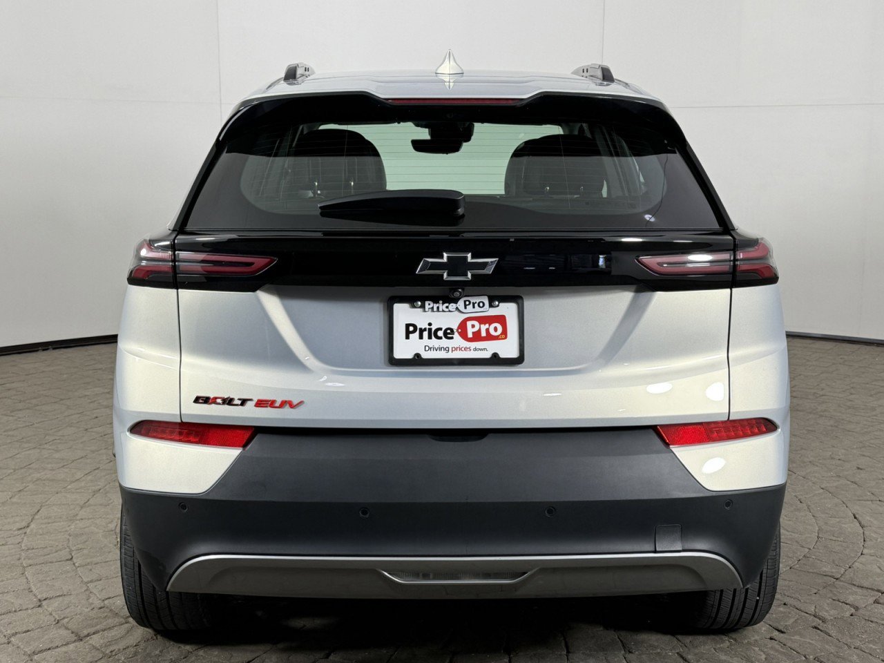 Used 2023 Chevrolet Bolt EUV Premier w/ Sun & Sound Package FWD image 6