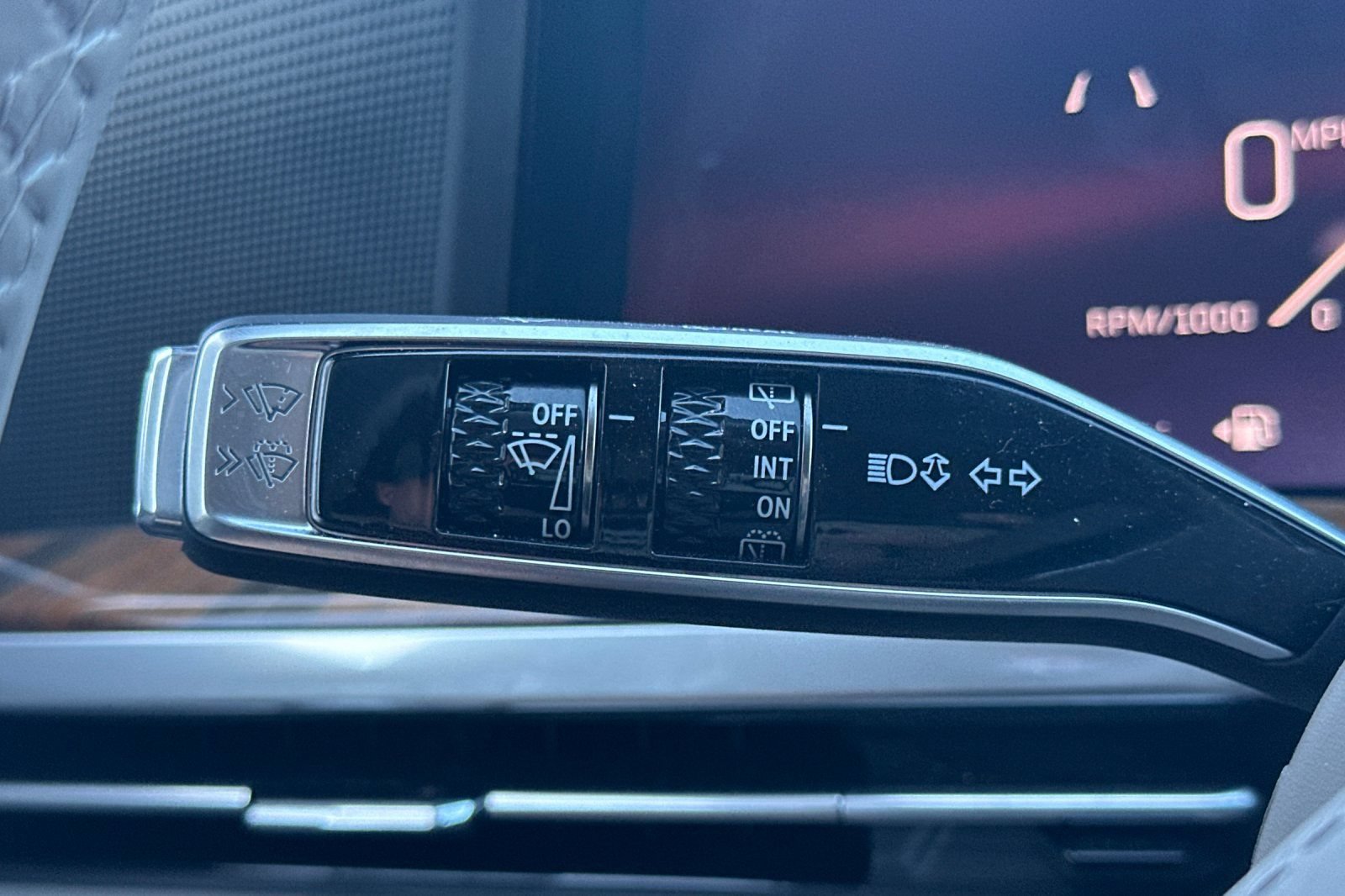 Certified 2025 Cadillac Escalade ESV Premium Luxury Platinum AWD/4WD image 37