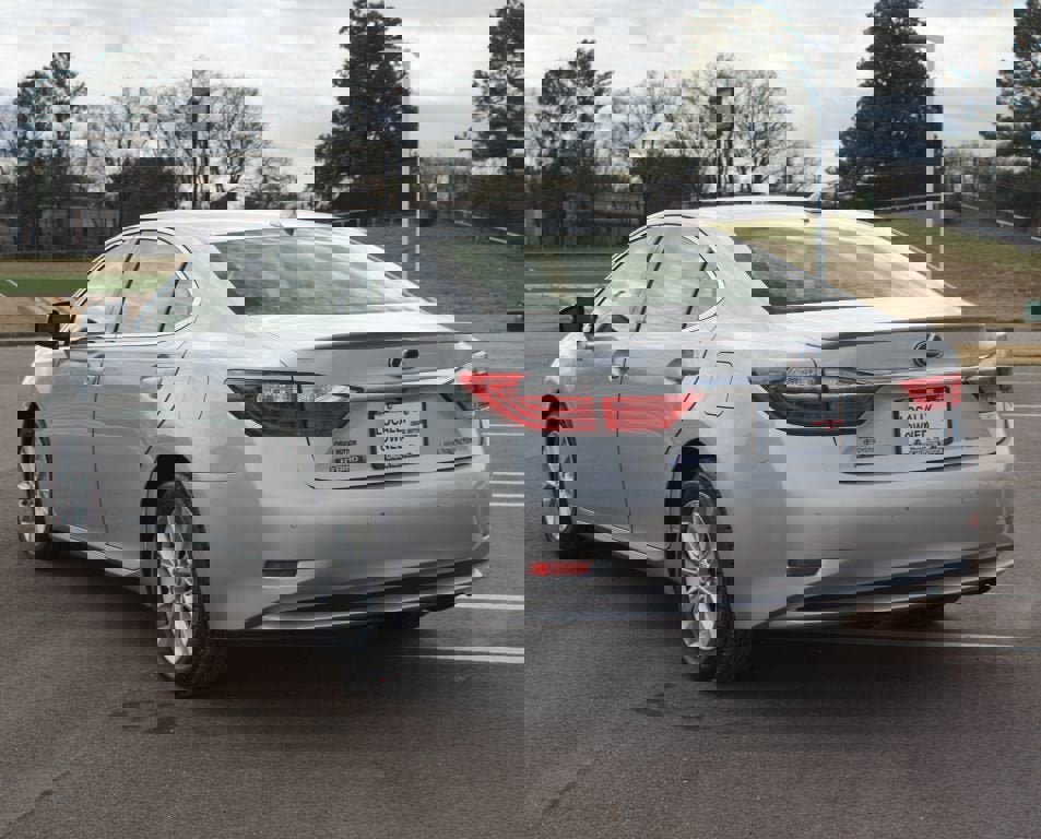 Used 2013 Lexus ES 300h image 12