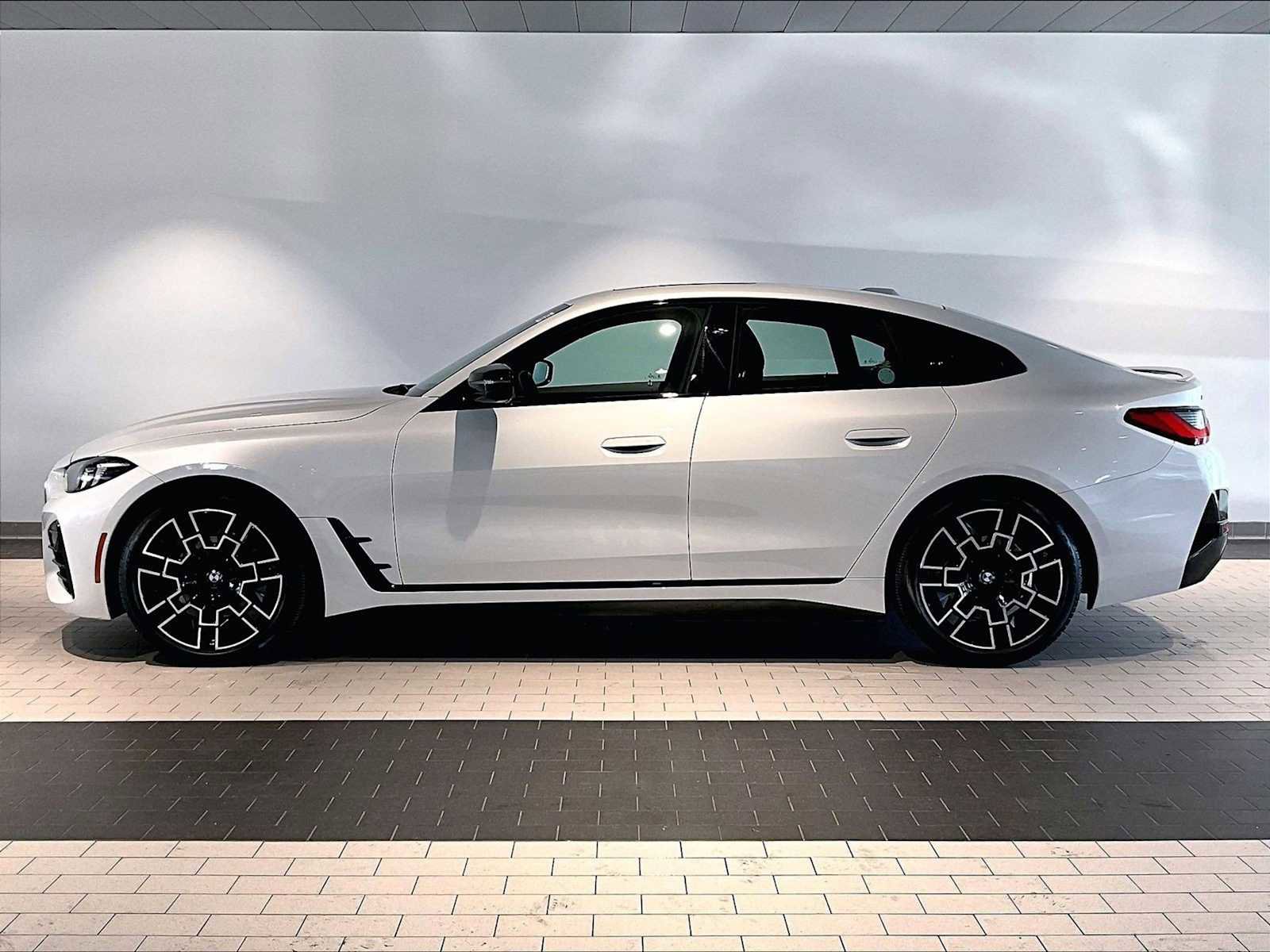 Used 2025 BMW 430i xDrive w/ M Sport Package image 2