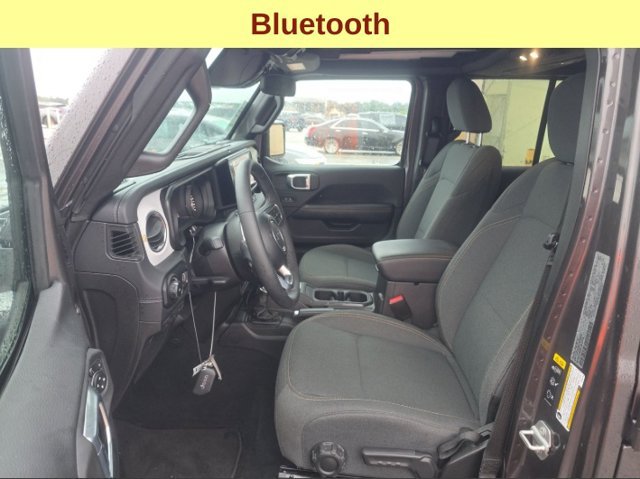 Used 2026 Jeep Wrangler Unlimited Sahara AWD/4WD image 11