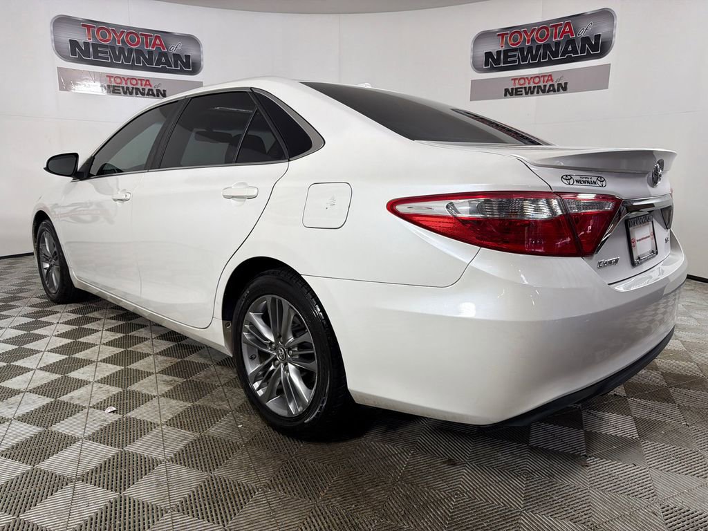 Used 2016 Toyota Camry SE w/ Moonroof Package image 6