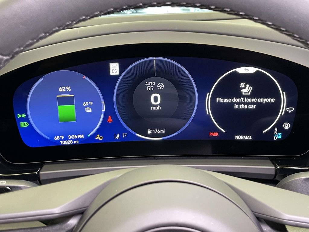 Certified 2025 Porsche Macan 4 Electric image 45