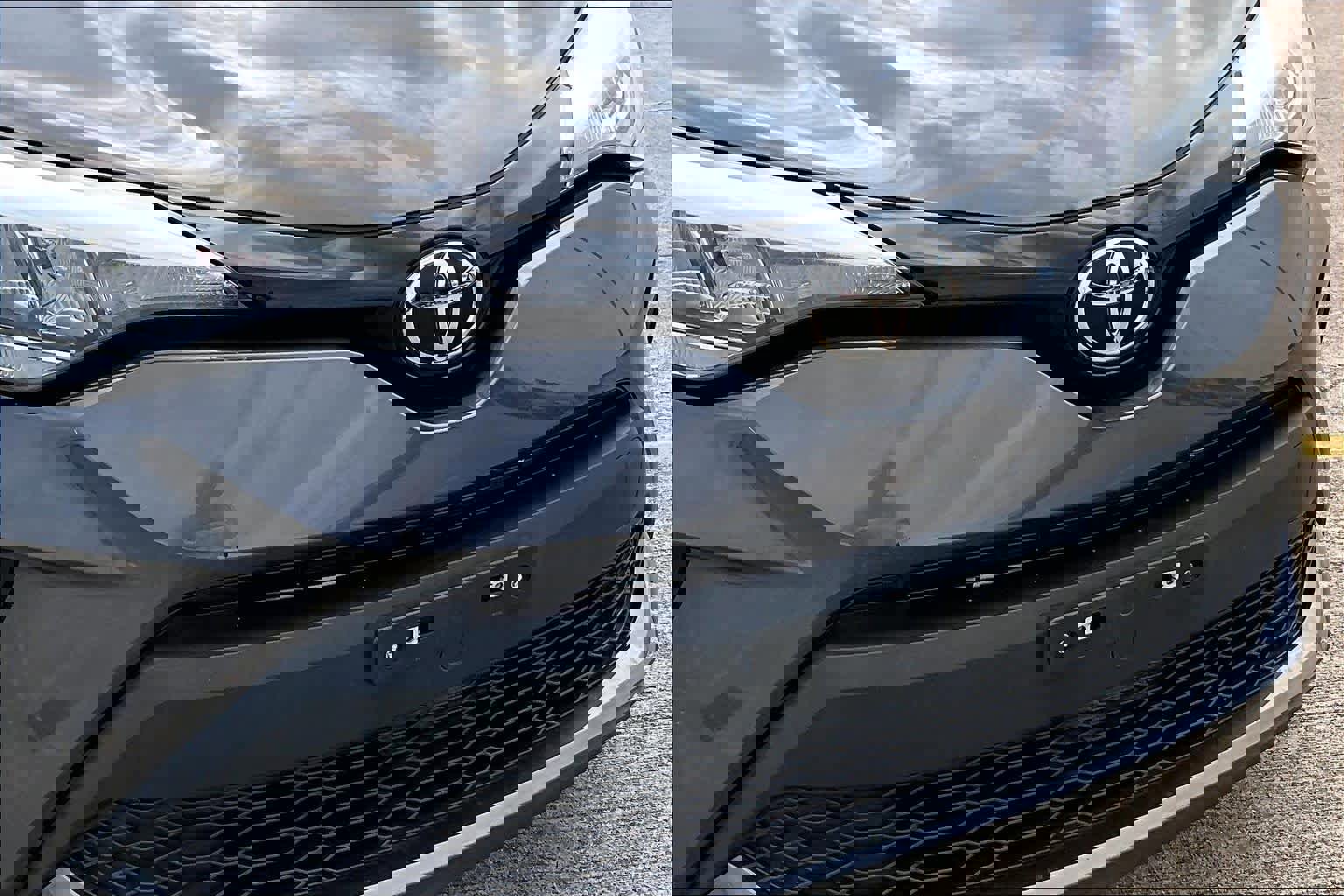 Used 2021 Toyota C-HR XLE FWD image 29