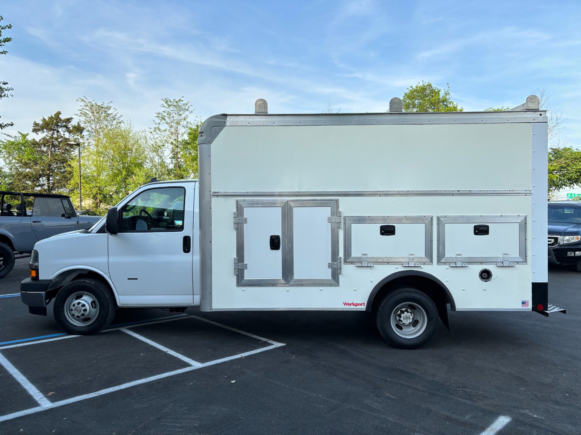 Used 2022 Chevrolet Express 3500 w/ Power Convenience Package RWD image 8