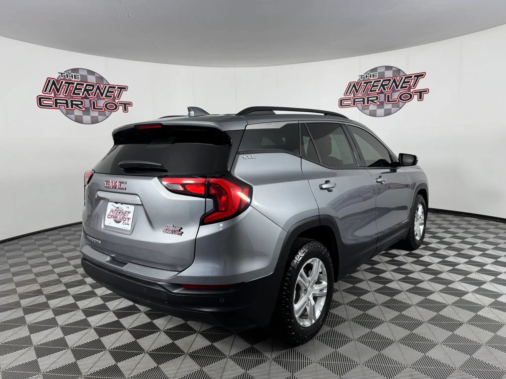 Used 2020 GMC Terrain SLE w/ Driver Convenience Package FWD image 7
