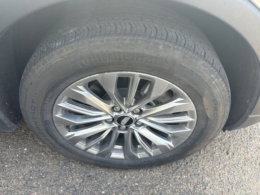 Used 2025 Cadillac XT4 Premium Luxury FWD image 12