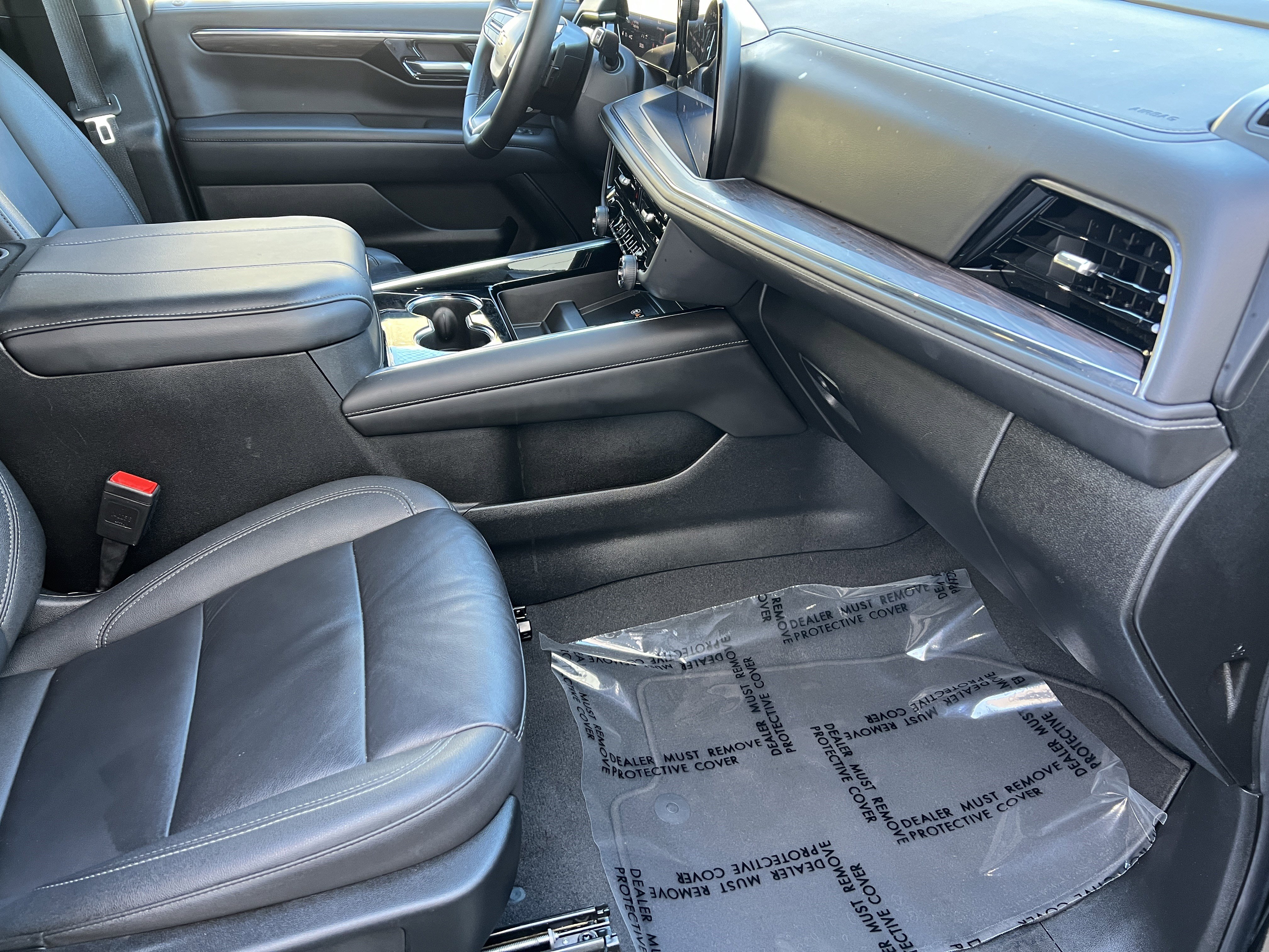 Used 2025 Chevrolet Suburban LT image 25