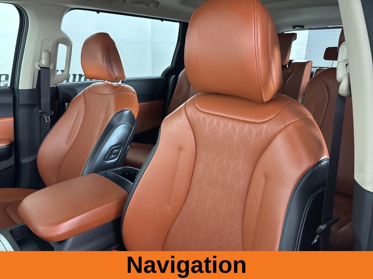 Used 2026 Kia Carnival SX w/ SX Dark Edition Package image 11