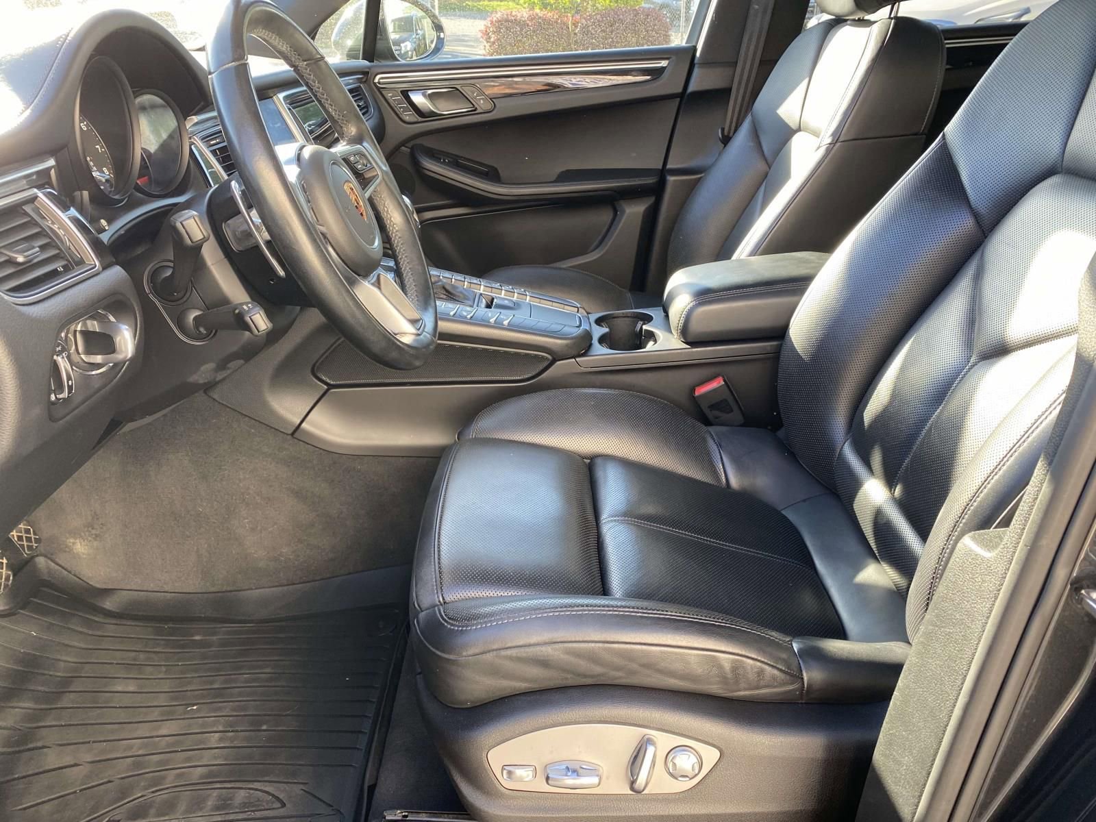 Used 2018 Porsche Macan w/ Premium Package Plus AWD/4WD image 15