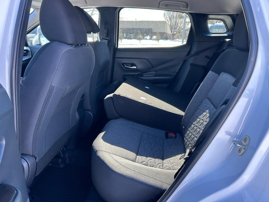 Used 2025 Nissan Kicks SV AWD/4WD image 17