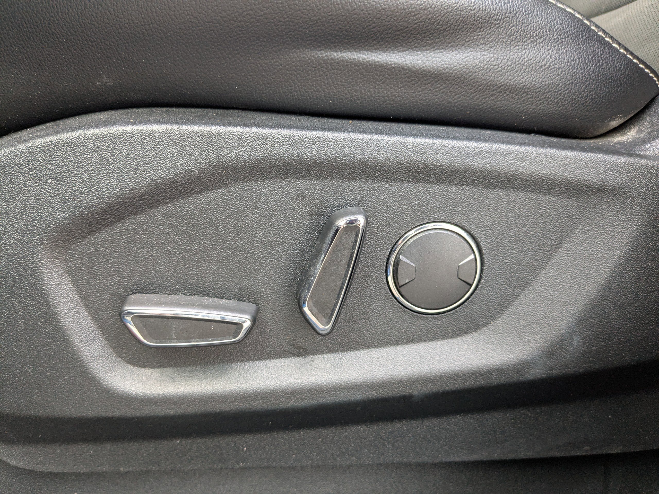 Used 2019 Ford Edge ST w/ Convenience Package image 21