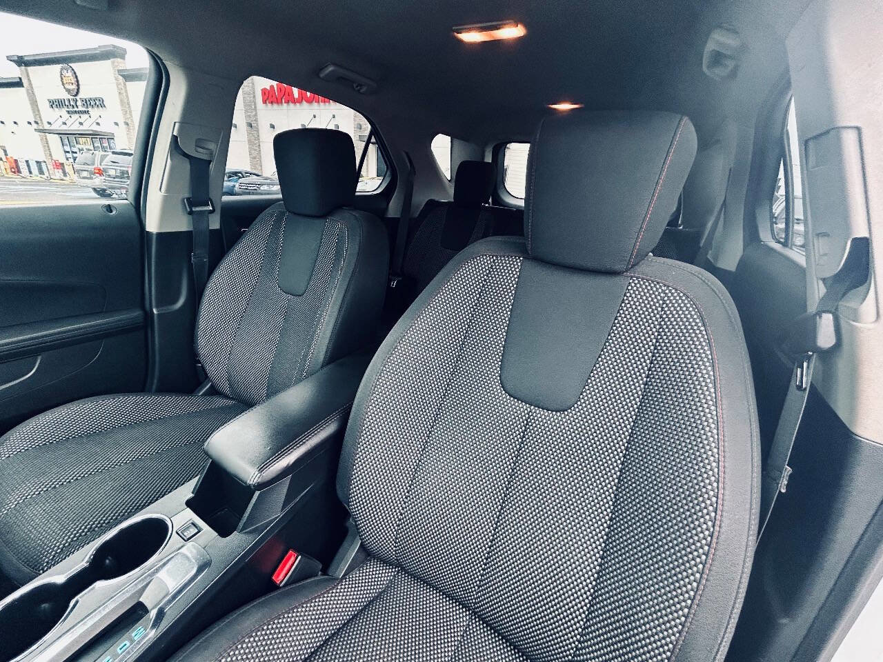 Used 2017 Chevrolet Equinox LT w/ Convenience Package image 11