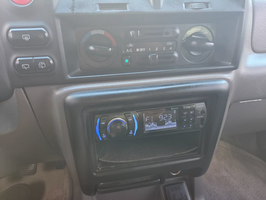 Used 2003 Isuzu Rodeo S RWD image 24