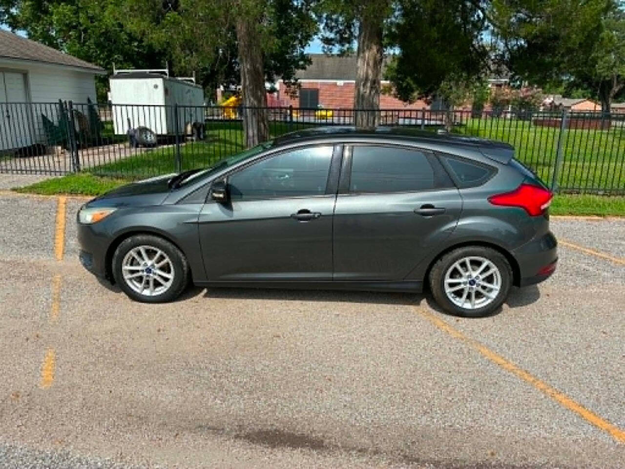 Used 2016 Ford Focus SE FWD image 4