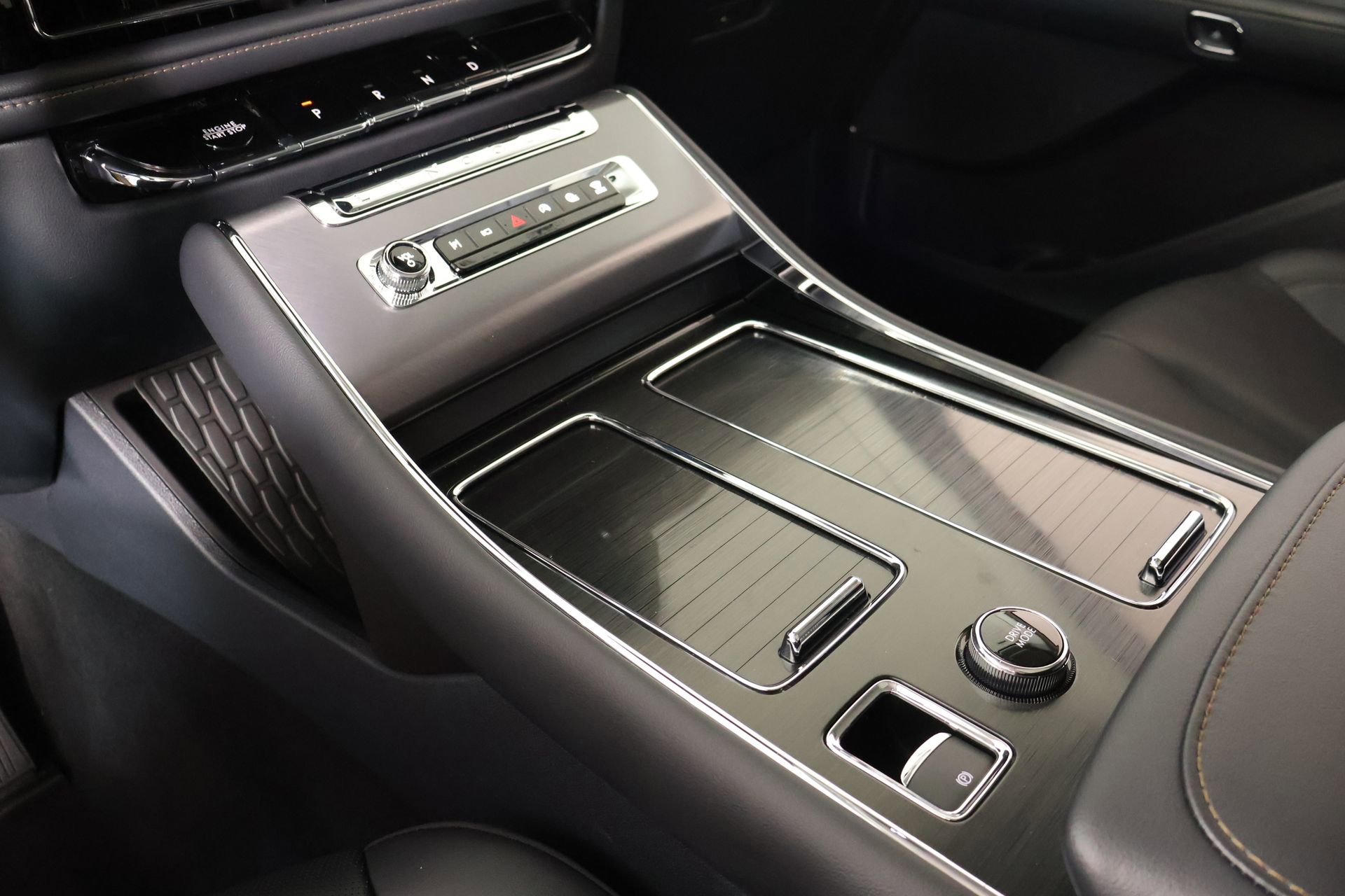 New 2026 Lincoln Aviator 2WD w/ Jet Appearance Package image 8