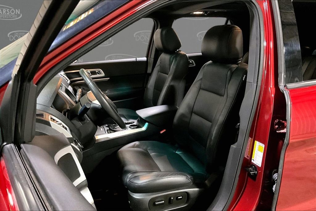 Used 2015 Ford Explorer XLT w/ Equipment Group 202A FWD image 13