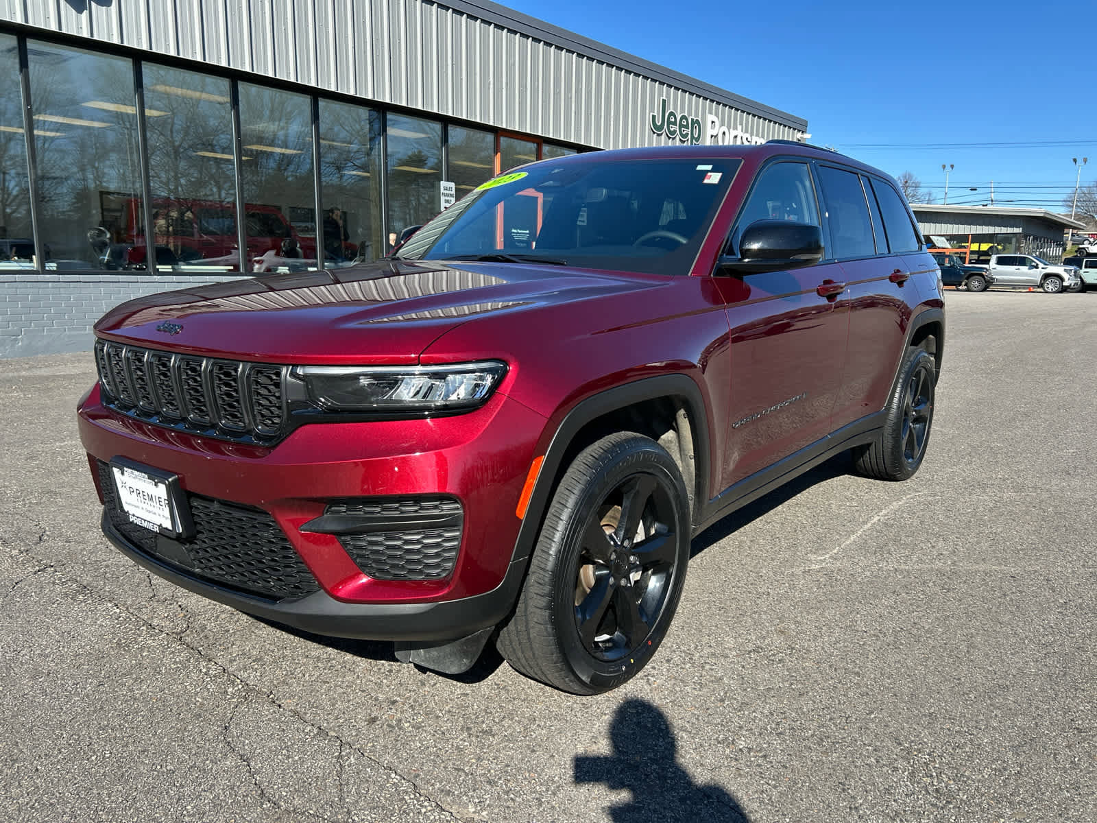 Used 2023 Jeep Grand Cherokee Altitude AWD/4WD image 11
