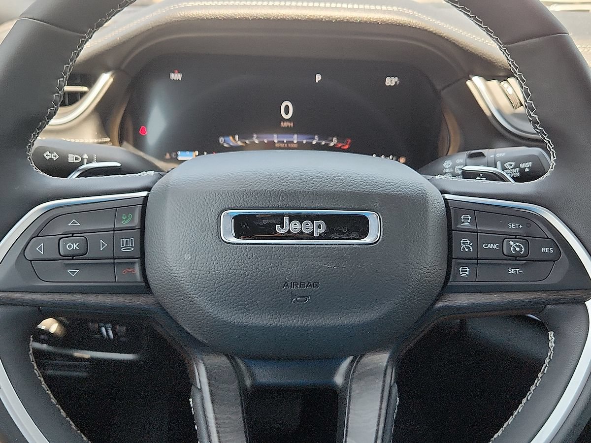 Used 2025 Jeep Grand Cherokee L Limited RWD image 12