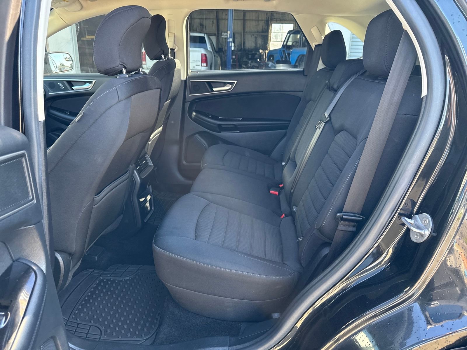 Used 2015 Ford Edge SEL image 25