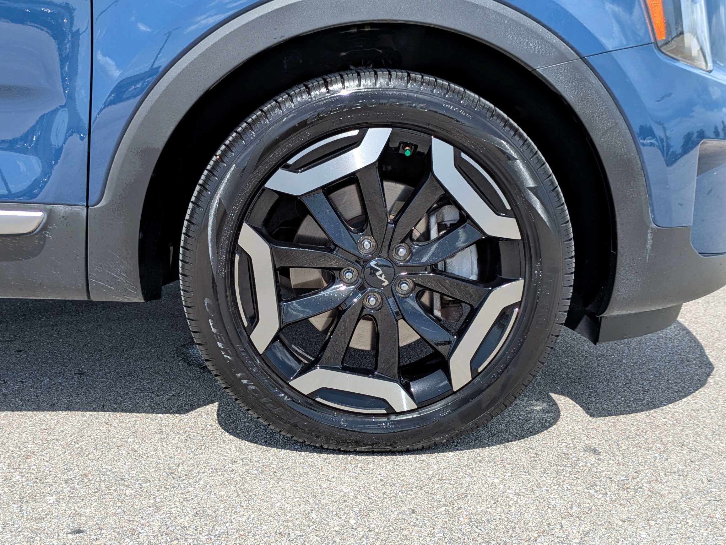 Certified 2025 Kia Telluride EX w/ EX Captain's Chair Package AWD/4WD image 11
