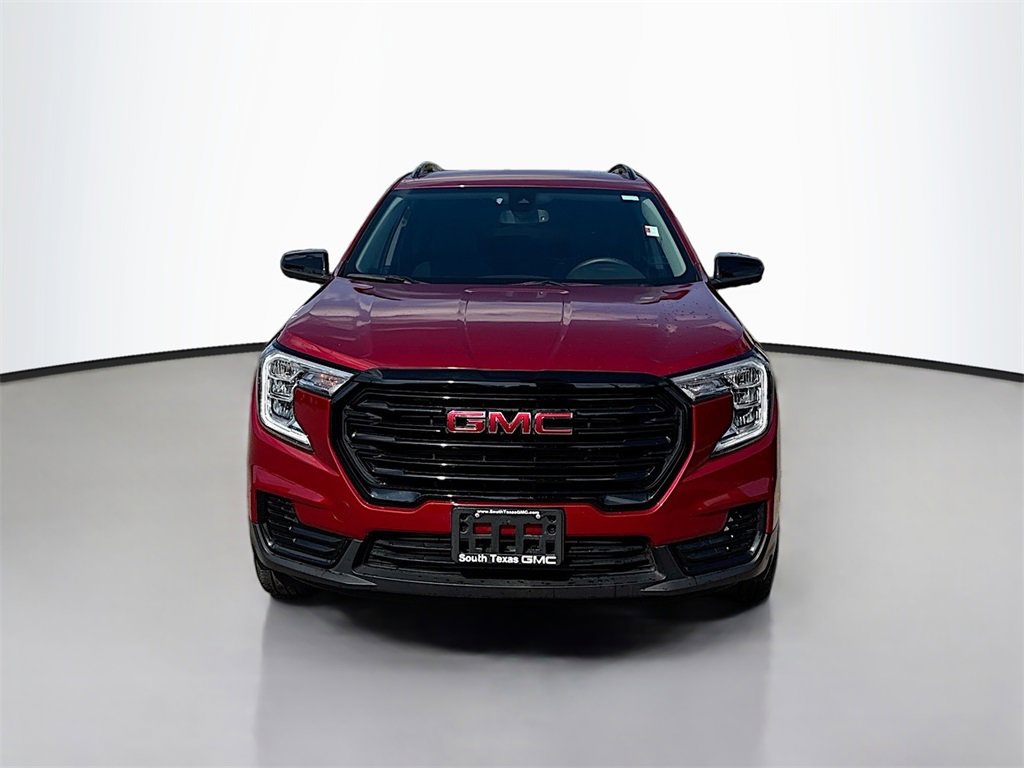 Used 2024 GMC Terrain SLE w/ Driver Convenience Package image 2