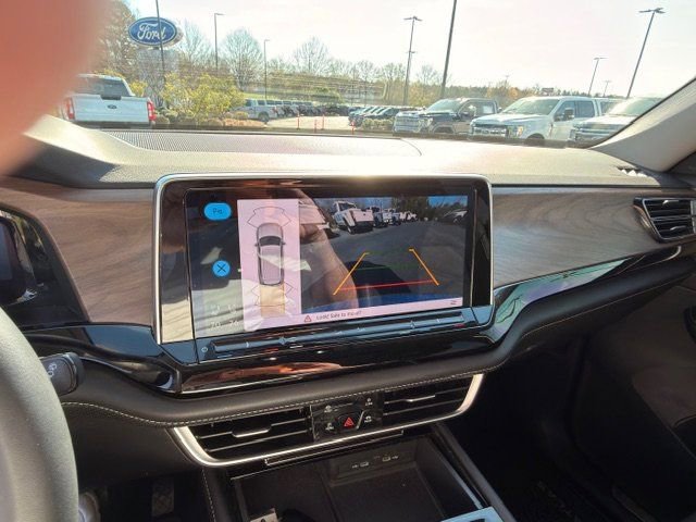 Used 2024 Volkswagen Atlas SE w/ Panoramic Sunroof Package image 3