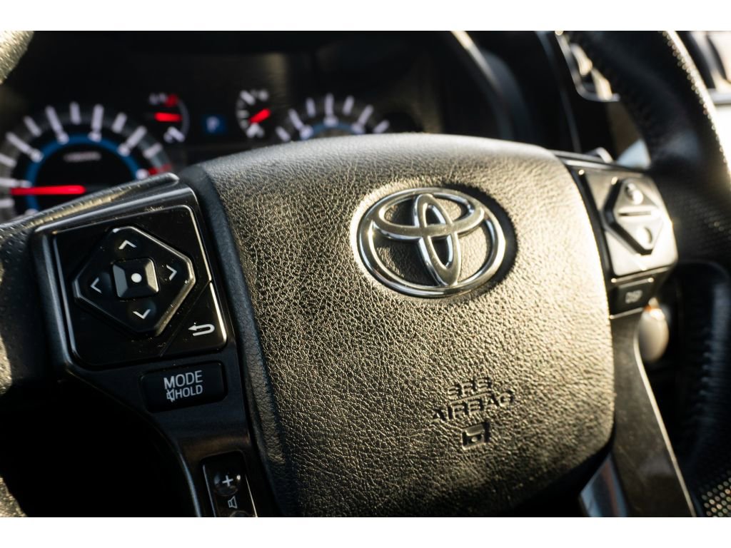 Used 2018 Toyota 4Runner TRD Off-Road Premium AWD/4WD image 31