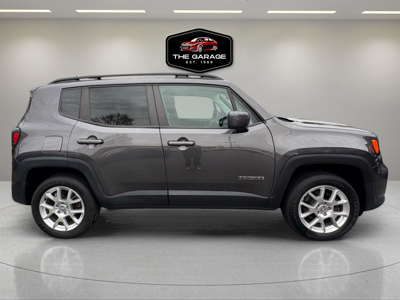 Used 2021 Jeep Renegade Latitude image 3