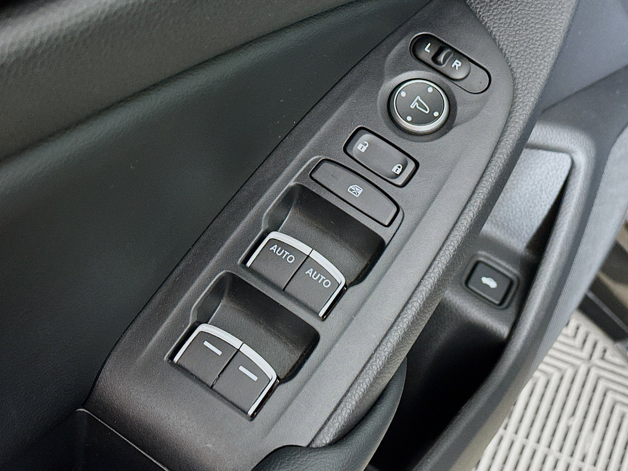 Used 2018 Honda Accord EX image 17