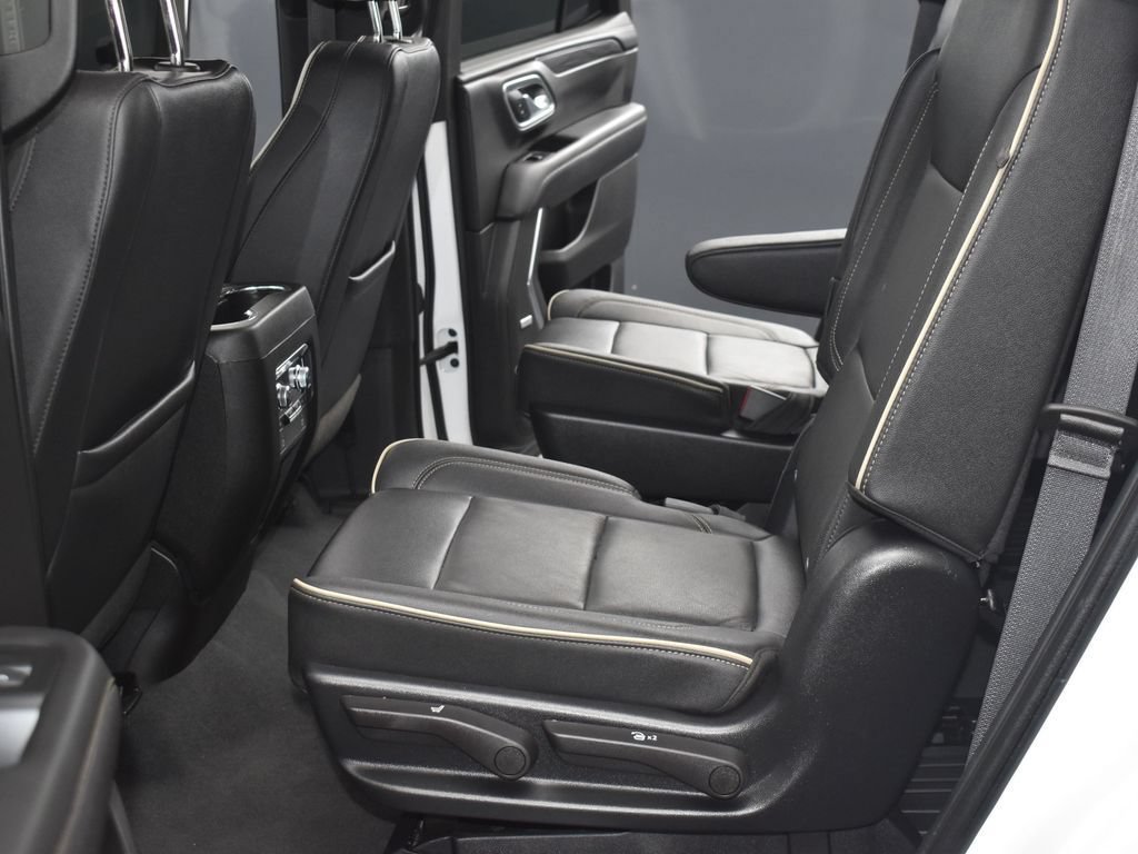 Used 2023 GMC Yukon SLT w/ SLT Luxury Package AWD/4WD image 19