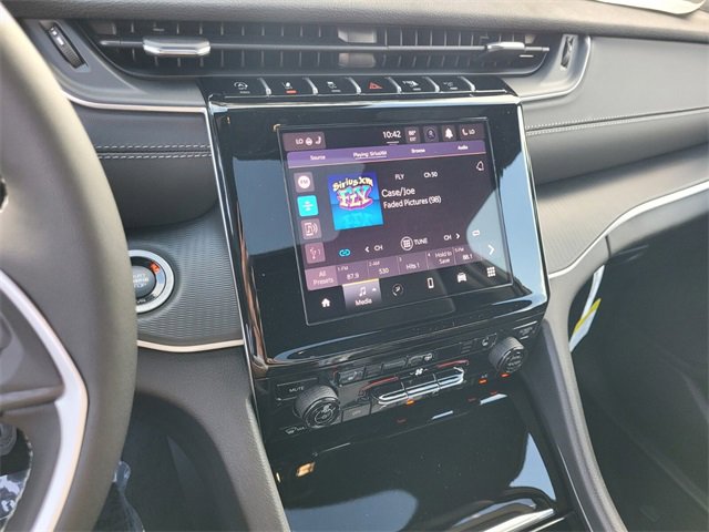 New 2025 Jeep Grand Cherokee Altitude image 23