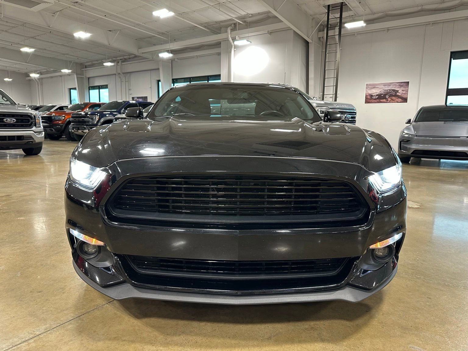 Used 2017 Ford Mustang GT RWD image 2