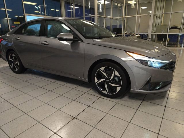 Used 2023 Hyundai Elantra Limited w/ Cargo Package FWD image 2