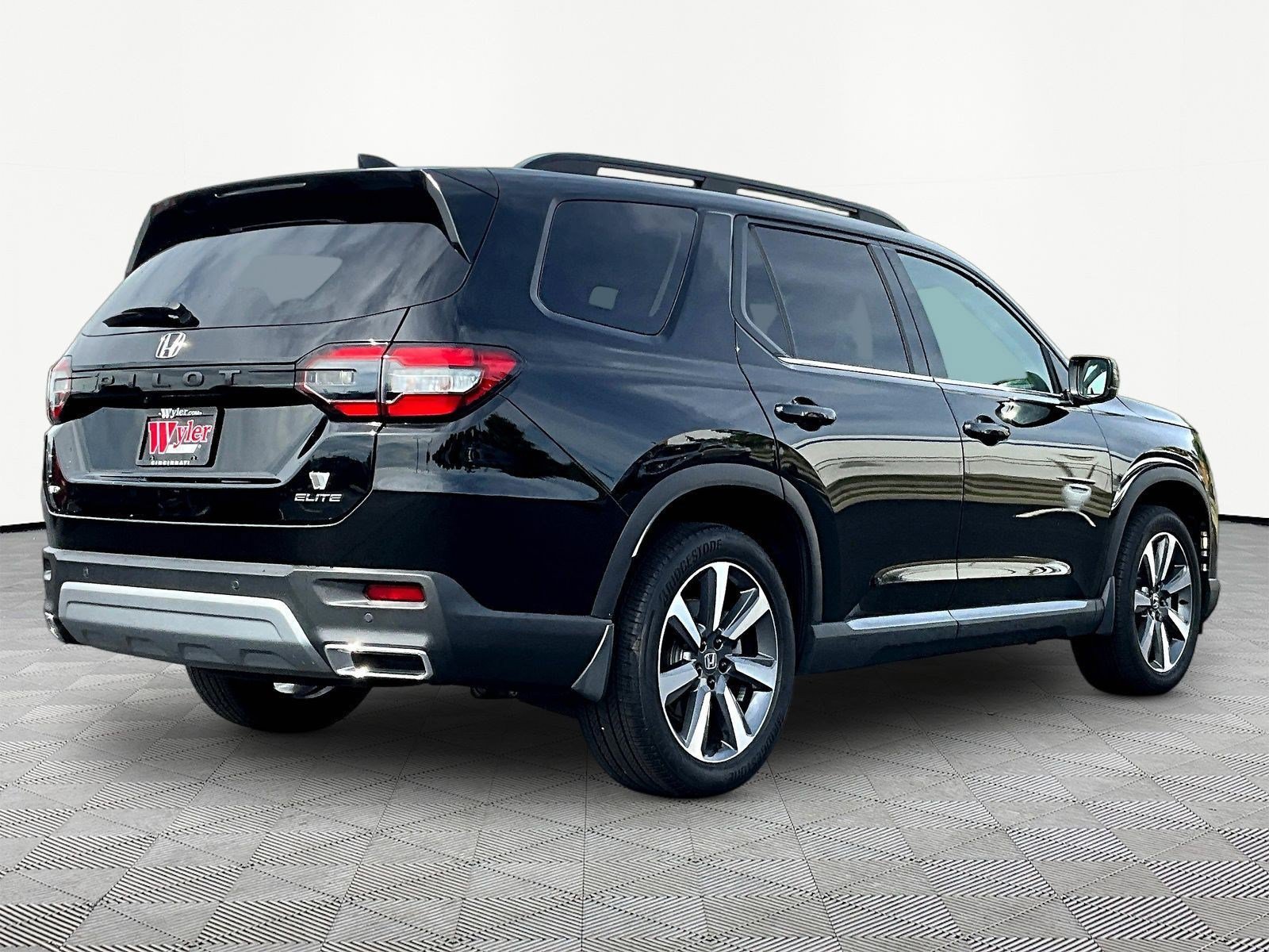 Used 2025 Honda Pilot Elite image 6
