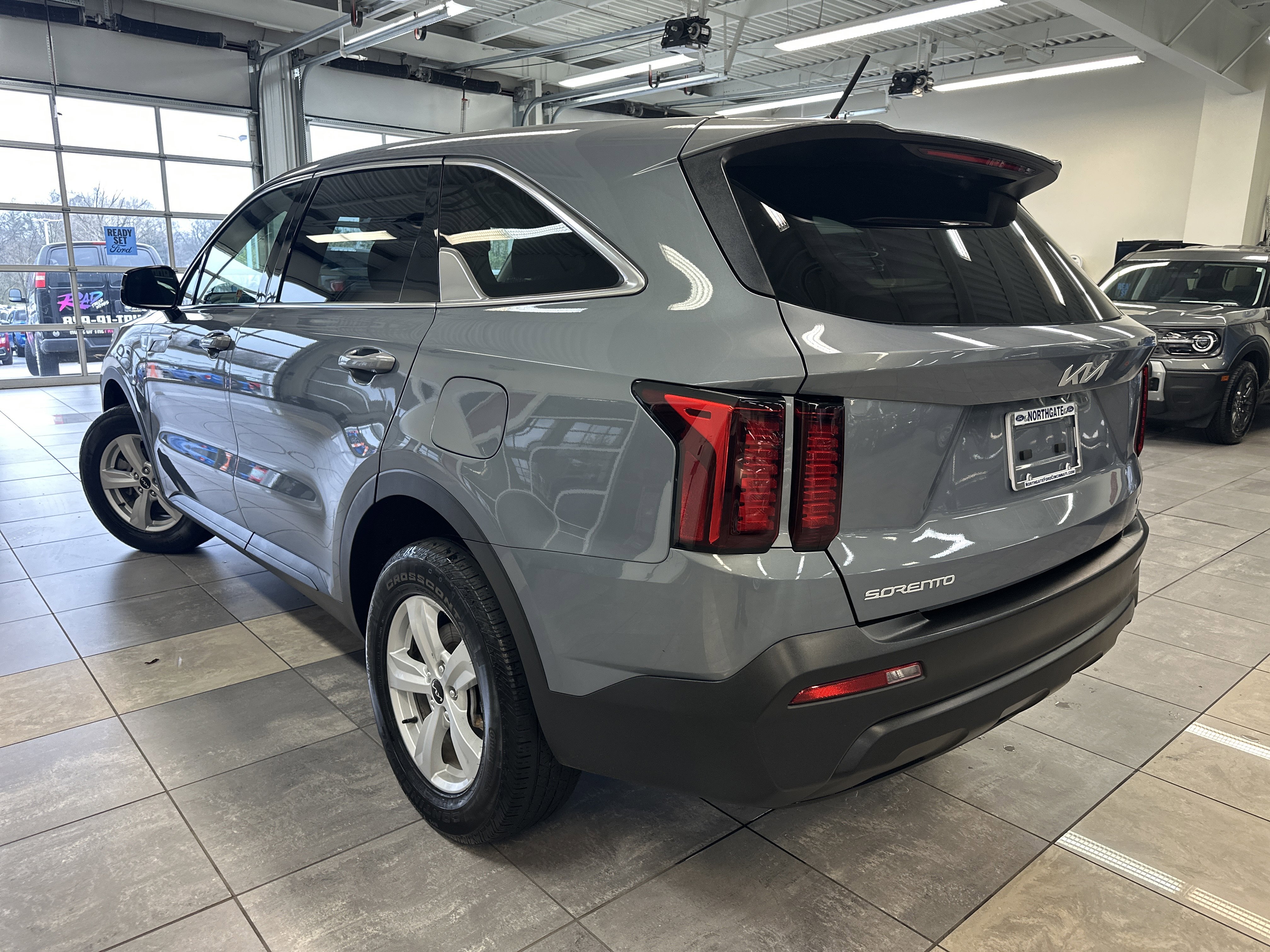 Used 2023 Kia Sorento LX image 15