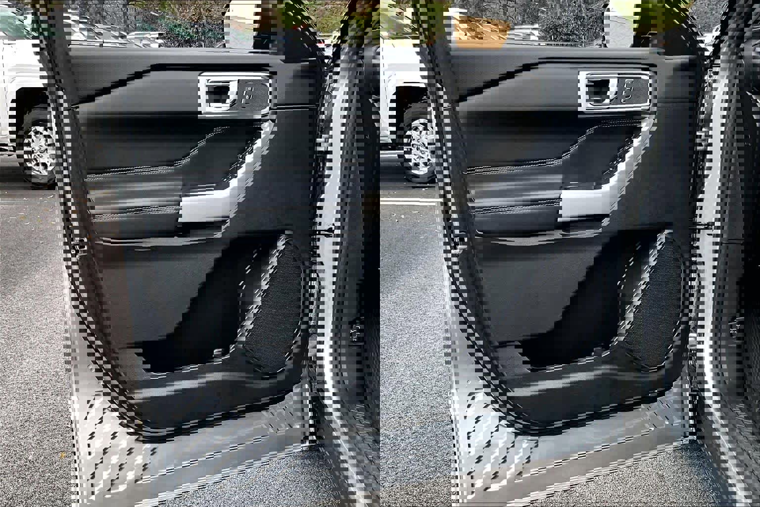 Used 2022 Ford Explorer XLT image 40