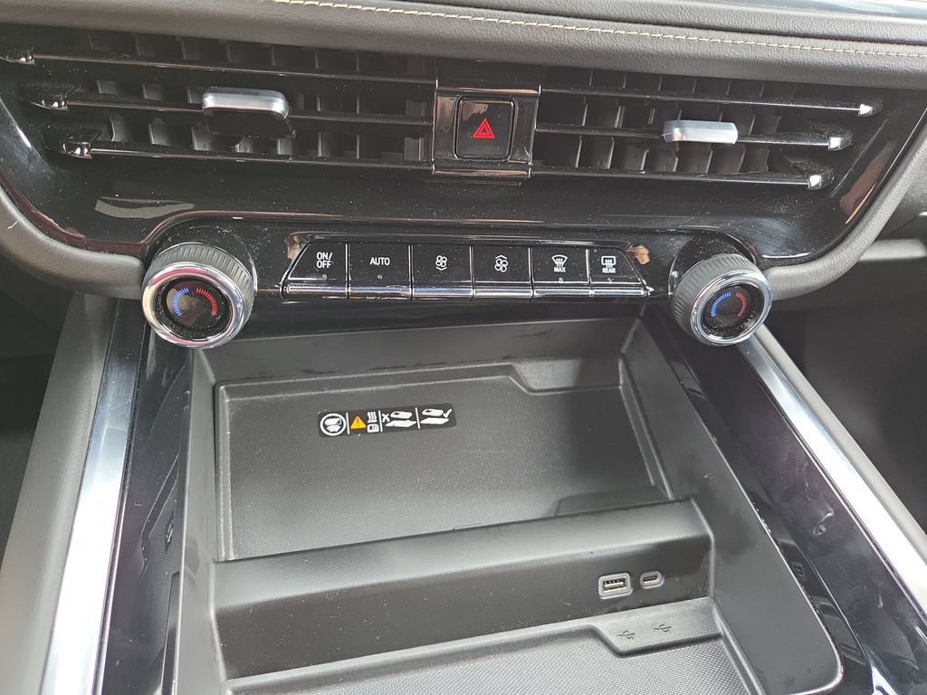 Certified 2026 Chevrolet Suburban Premier AWD/4WD image 18