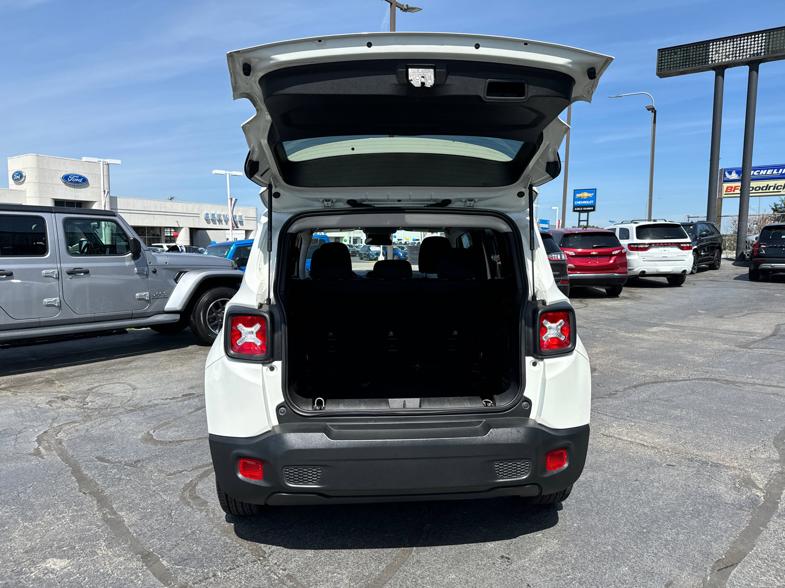 Used 2020 Jeep Renegade Latitude image 16