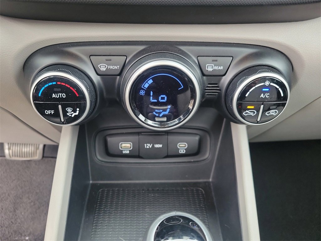 Certified 2023 Hyundai Venue SEL w/ Cargo Package image 31