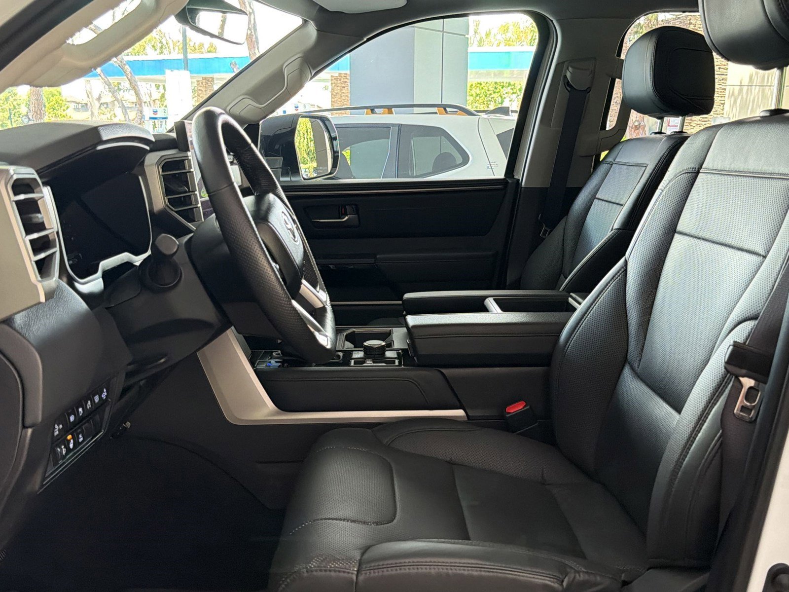 Used 2024 Toyota Tundra Limited AWD/4WD image 5