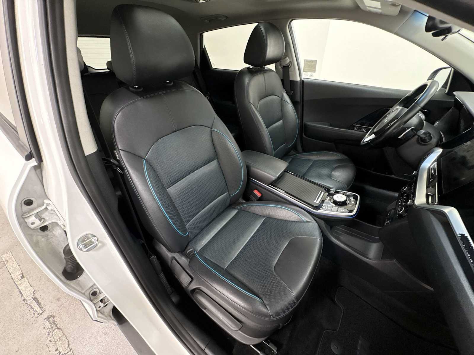 Used 2022 Kia Niro EX Premium FWD image 30