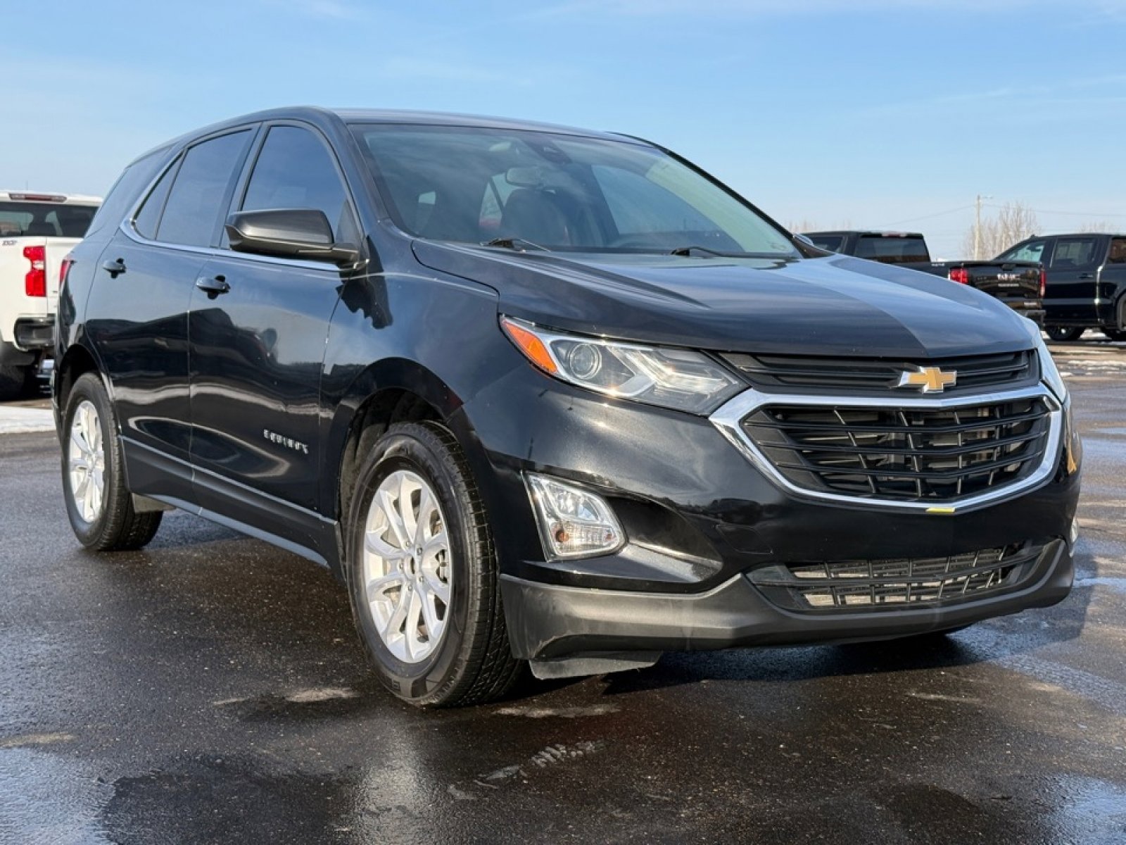 Used 2020 Chevrolet Equinox LT w/ Driver Convenience Package image 2