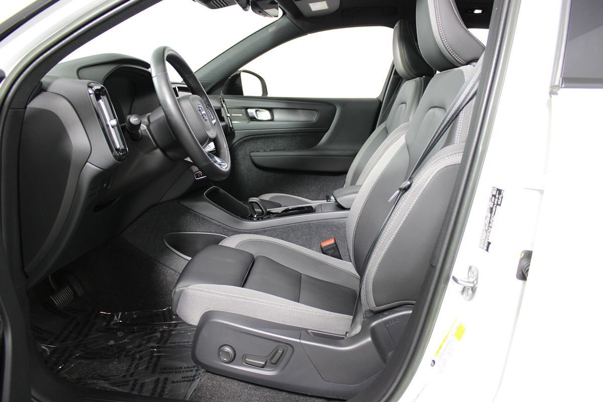 Used 2023 Volvo XC40 Recharge Ultimate AWD/4WD image 13
