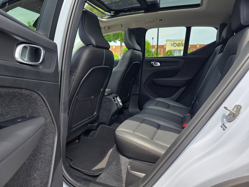 Used 2026 Volvo XC40 B5 Plus AWD/4WD image 32